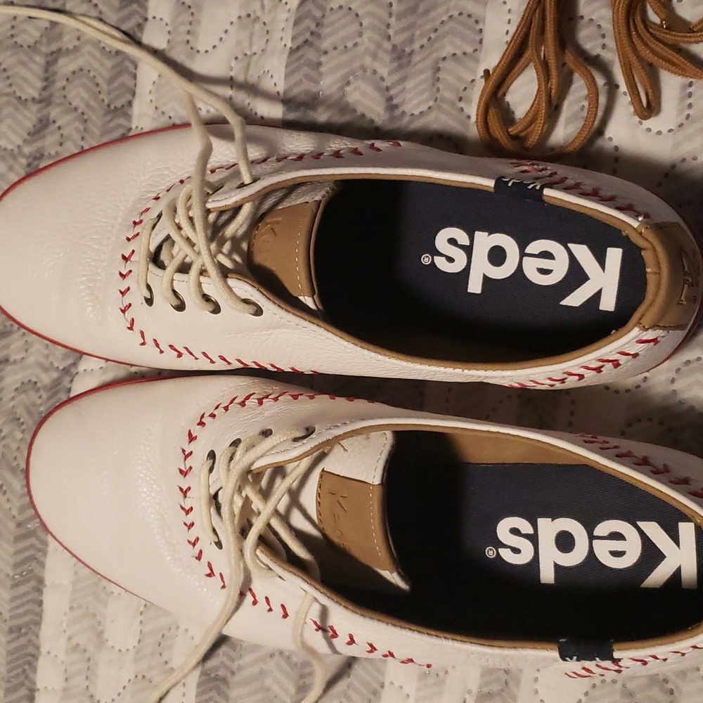 Keds leather baseball style shoes size 9.5